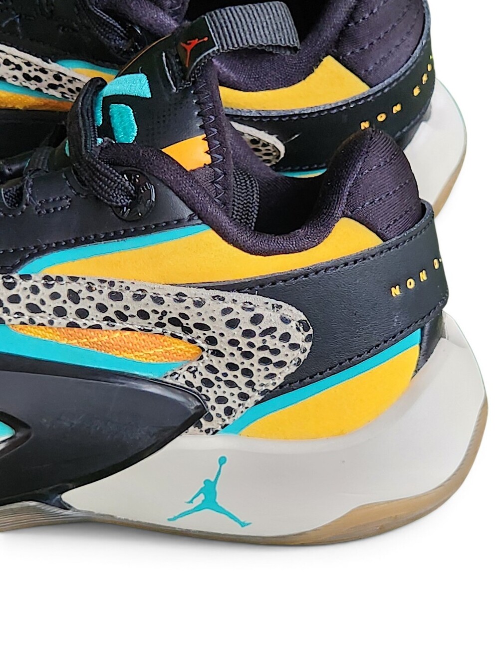 Jordan Luka 2 The Pitch Big Girls Size 3.5 Youth Athletic-Casual Sneakers Shoes - Picture 2 of 16